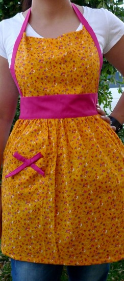 Delantal vintage amarillo Delantal vintage amarillo